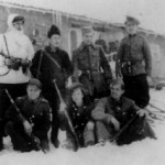 Groupe de partisans de la Troisième brigade macédonienne de choc, dont Vera Jocić, l’hiver 1943-44. Aco Šopov est debout à droite.