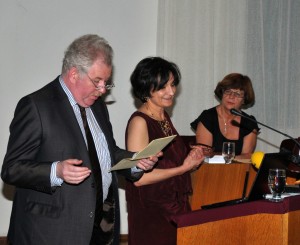 Roland Kayser, Directeur de PHI, et Jasmina Šopova, fille et traductrice d'Aco Šopov.