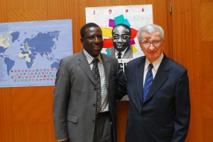 Kiro Gligorov, ancien président de la République, et Hamidou Sall, OIF, Skopje, 20.03.2006.