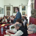 Воведен збор на Веле Смилевски, претседател на ДПМ, на промоцијата на фототипското издание на Песни (1944) од Ацо Шопов во Друштвото на писателите. Скопје 7 октомври 2014
