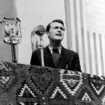Ацо Шопов држи говор на Вториот конгрес на антифашистичката младина на Македонија, во јануари 1945 год., во Скопје.